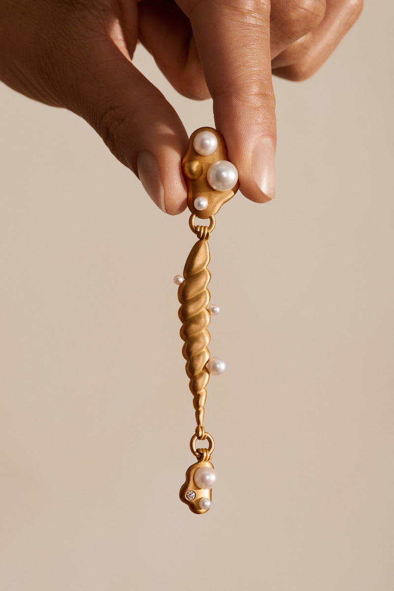 Gold 18K Freshwater Pearls Earring Diamond Diamonds Single Earpiece Danish Design Jo Riis-Hansen Jewelry Earrings Jewellery Handmade Art Smykker Ørering Dansk Design Håndlavet Øreringe Specielt Design Kunst Perler Guld Diamanter 