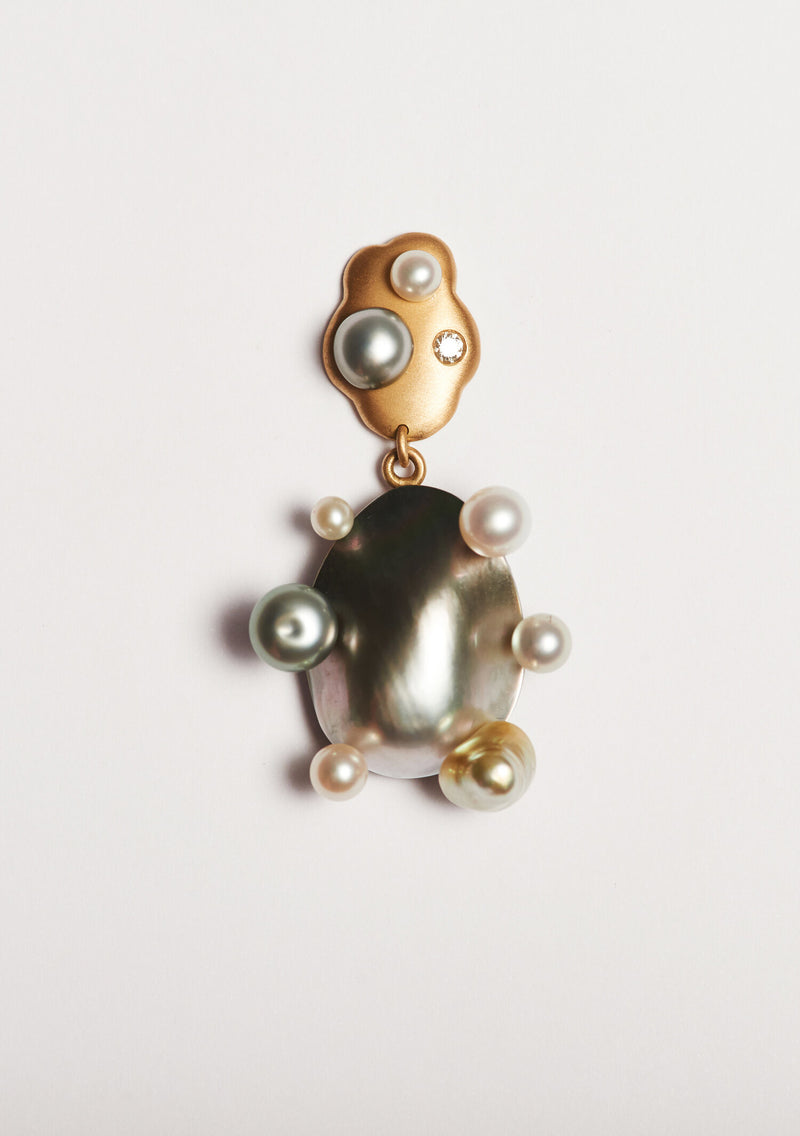 Gold 18K Freshwater Pearls Earring Diamond Diamonds Single Earpiece Danish Design Jo Riis-Hansen Jewelry Earrings Jewellery Handmade Art Smykker Ørering Dansk Design Håndlavet Øreringe Specielt Design Kunst Perler Guld Diamanter 