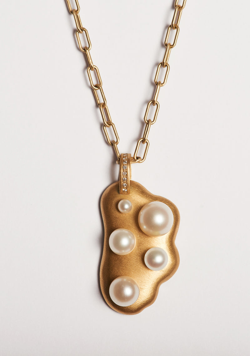 Classic Pearls Necklace Gold Diamonds Danish Design Jo Riis-Hansen Jewelry Necklaces Jewellery Handmade Art Smykker Halskæde Dansk Design Håndlavet Halskæder Specielt Design Kunst Klassisk Perler Guld Diamanter