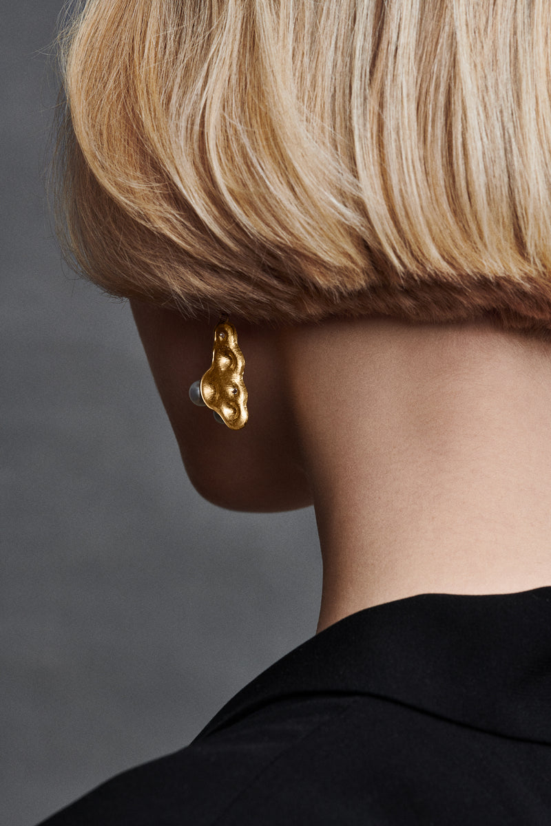 Gold 18K Freshwater Pearls Earring Diamond Diamonds Single Earpiece Danish Design Jo Riis-Hansen Jewelry Earrings Jewellery Handmade Art Smykker Ørering Dansk Design Håndlavet Øreringe Specielt Design Kunst Perler Guld Diamanter 
