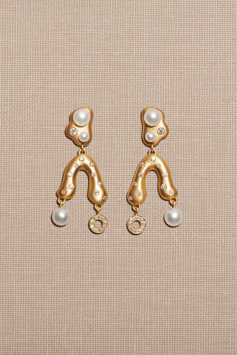 Gold 18K Freshwater Pearls Earring Diamond Diamonds Single Earpiece Danish Design Jo Riis-Hansen Jewelry Earrings Jewellery Handmade Art Smykker Ørering Dansk Design Håndlavet Øreringe Specielt Design Kunst Perler Guld Diamanter