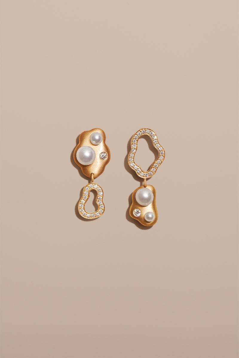 Gold 18K Freshwater Pearls Earring Diamond Diamonds Single Earpiece Danish Design Jo Riis-Hansen Jewelry Earrings Jewellery Handmade Art Smykker Ørering Dansk Design Håndlavet Øreringe Specielt Design Kunst Perler Guld Diamanter