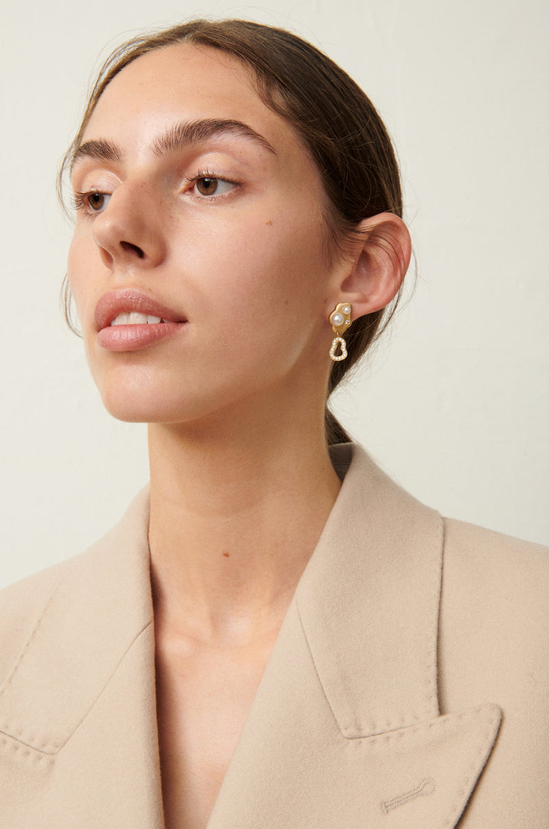 Gold 18K Freshwater Pearls Earring Diamond Diamonds Single Earpiece Danish Design Jo Riis-Hansen Jewelry Earrings Jewellery Handmade Art Smykker Ørering Dansk Design Håndlavet Øreringe Specielt Design Kunst Perler Guld Diamanter 